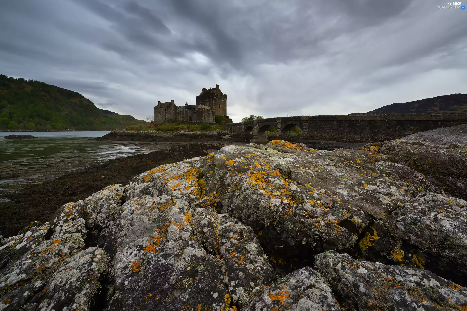 Loch Duich Lake, Scotland, bridge, Eilean Donan Castle, rocks