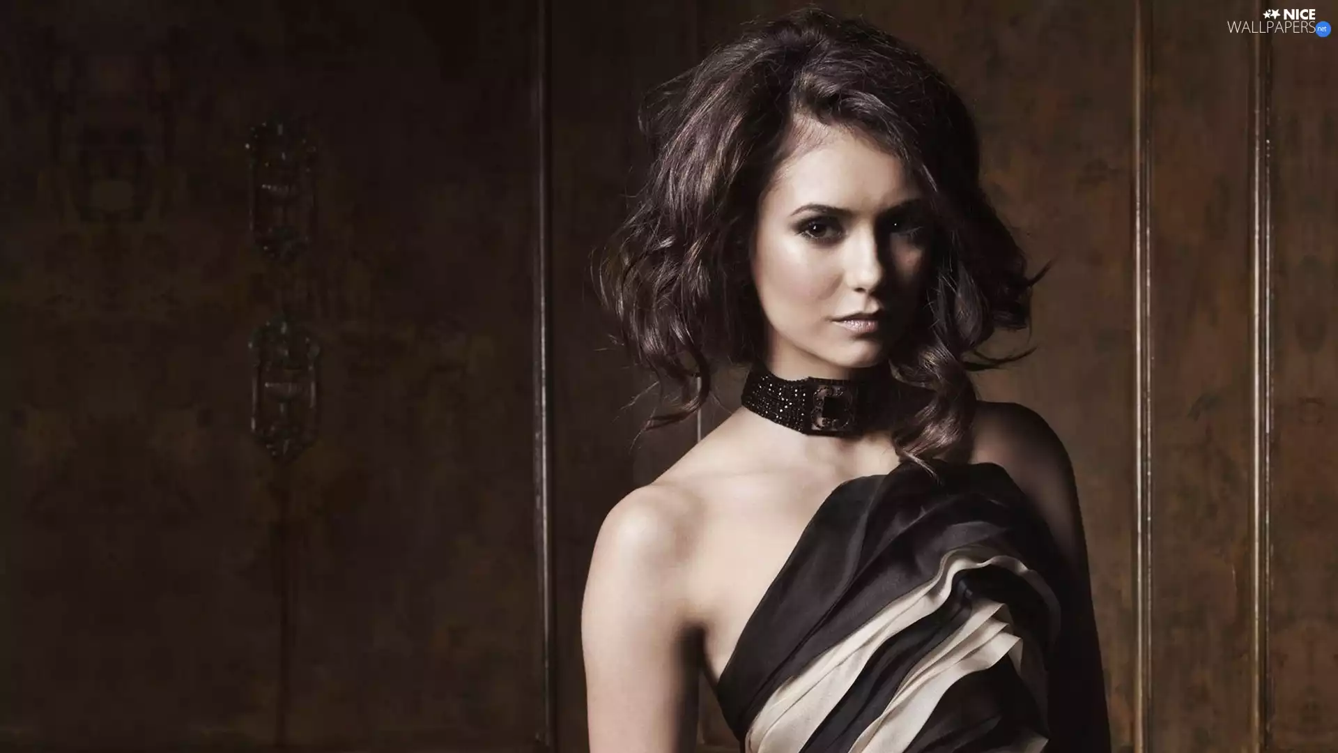 The look, Nina Dobrev, tunic