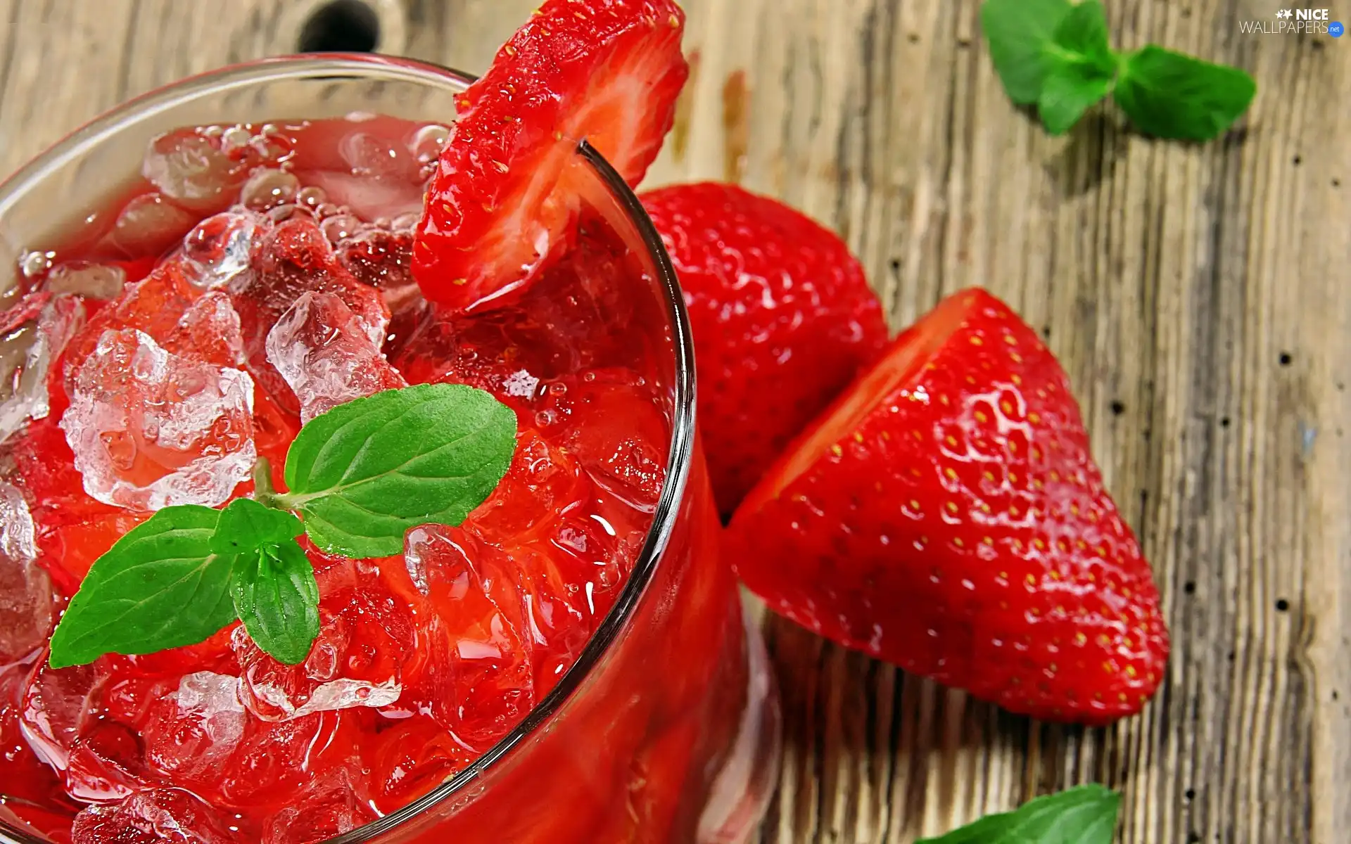 cocktail, leaves, mint, strawberry