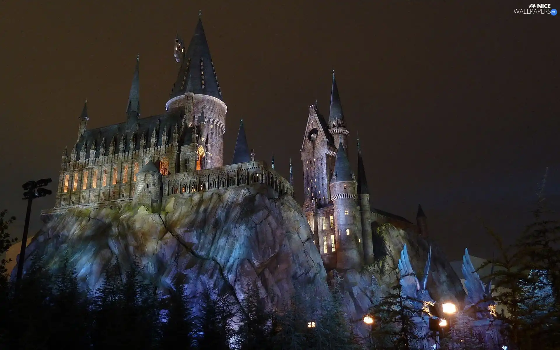 Monument, Floodlit, Castle