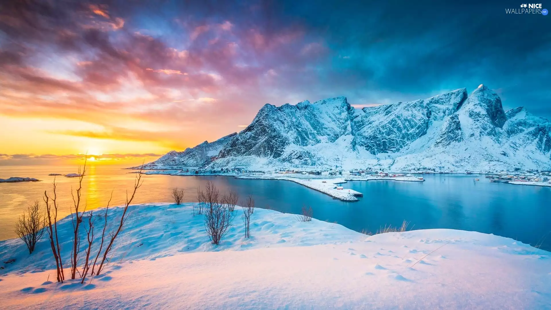 winter, Lofoten, Reine Village, Houses, Norwegian Sea, Norway, Moskenesoya Island, sea, Mountains, Great Sunsets