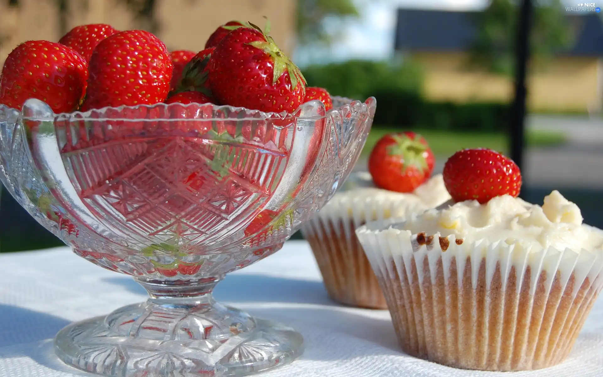 crystal, strawberries, Muffins, Bowl