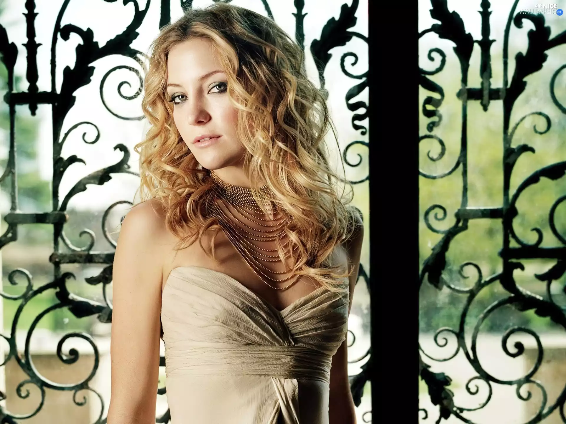 Hair, Kate Hudson, Necklace