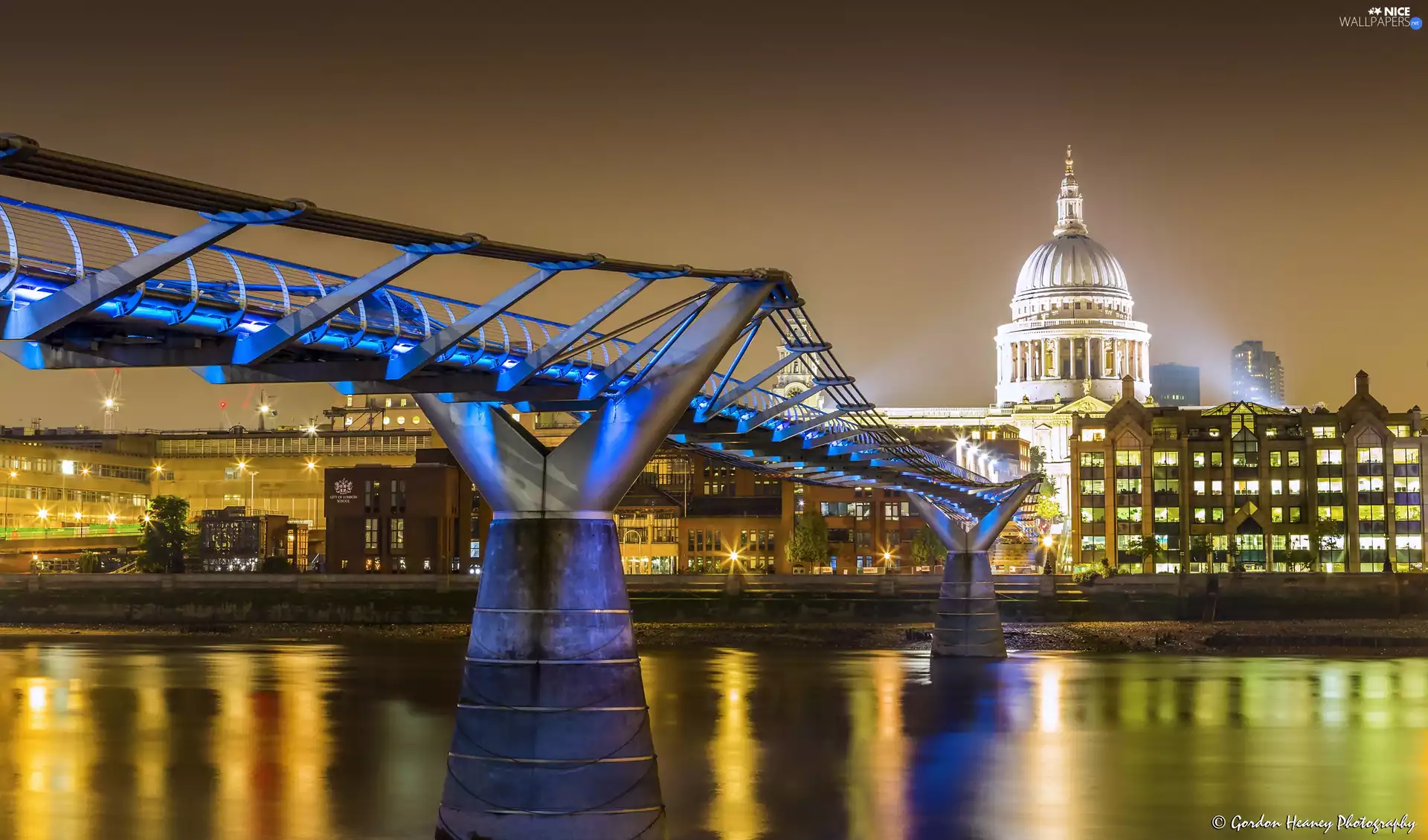 River Thames, Cathedral of the Holy Paul, London, Millennium Bridge, England