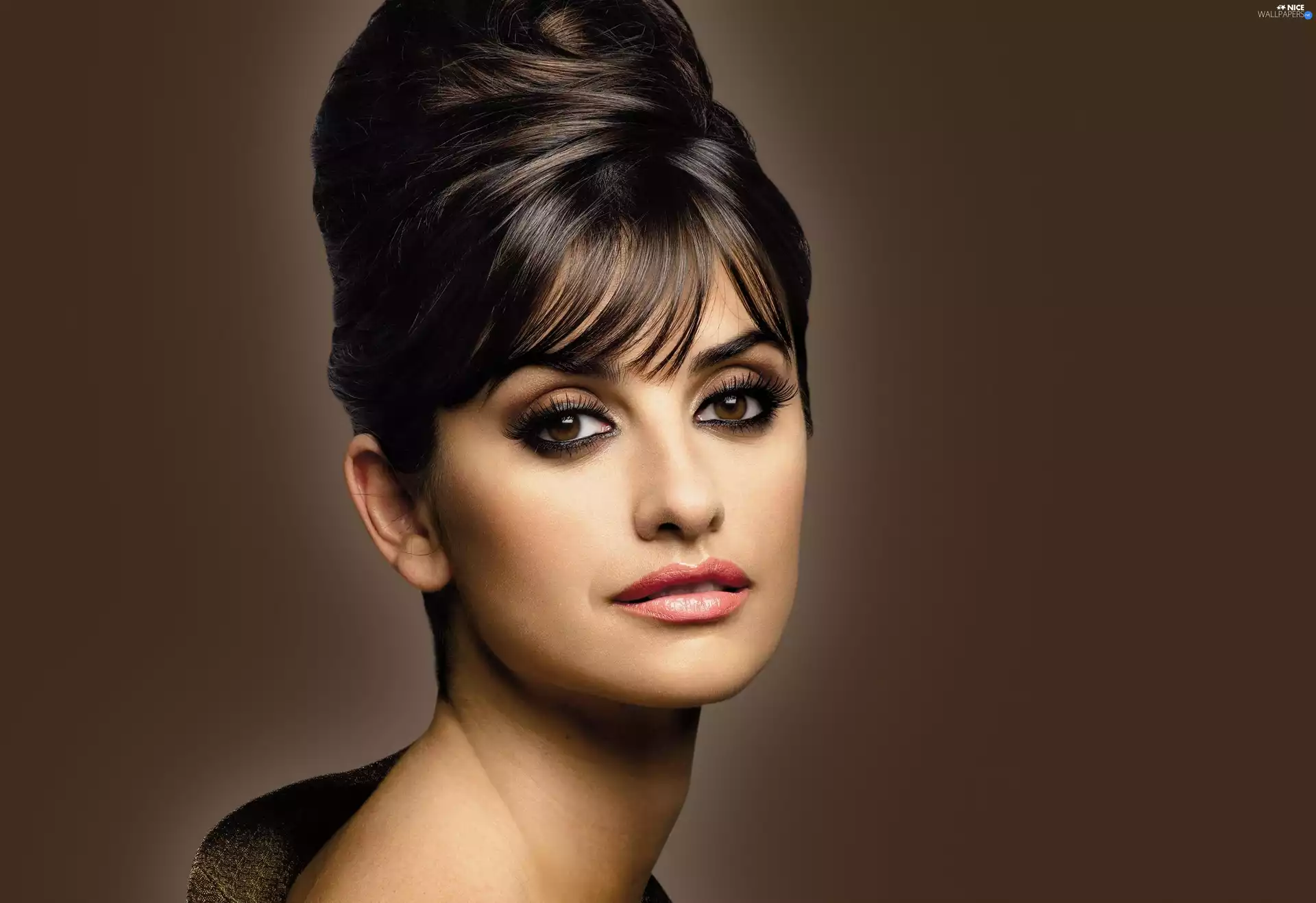 Penelope Cruz, bun