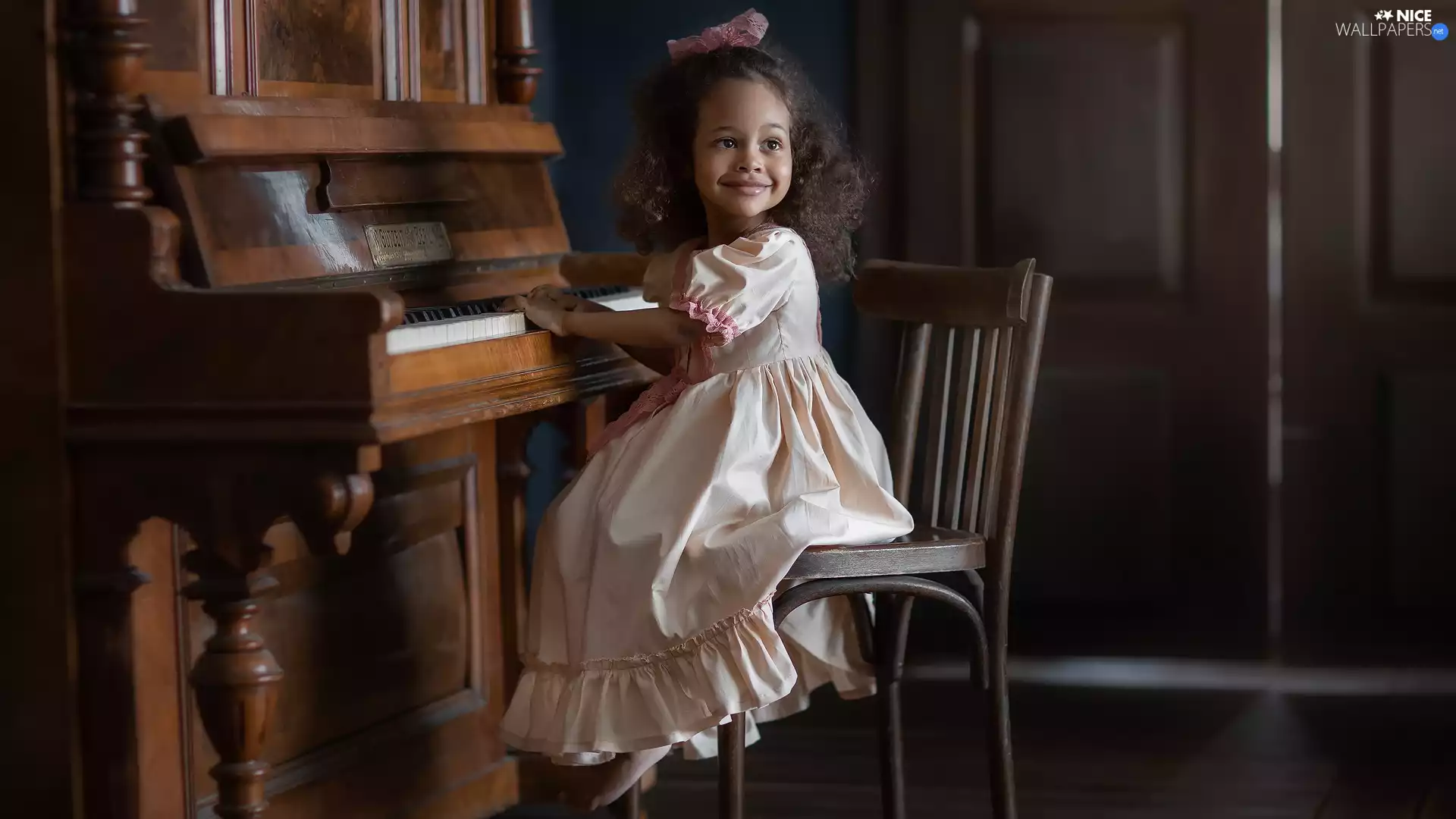 Hair, piano, dress, spiral, girl