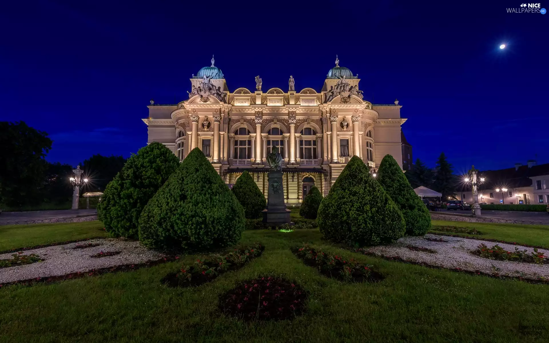 Night, Bush, Kraków, Poland, Juliusz Slowacki Theatre