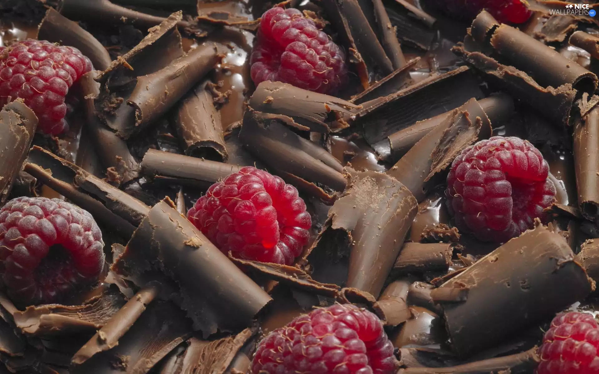 raspberries, chocolate, Chips