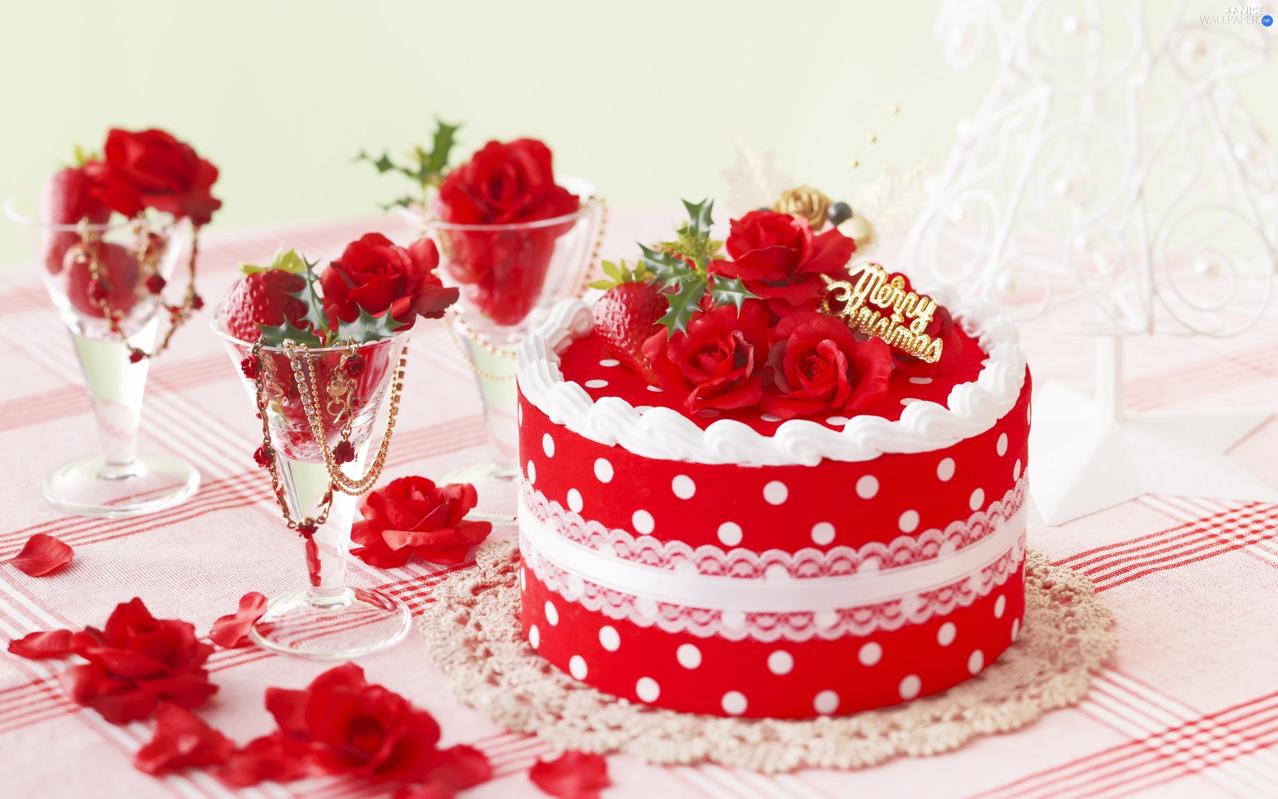 Red, strawberries, roses, Cake - Nice wallpapers: 2560x1600
