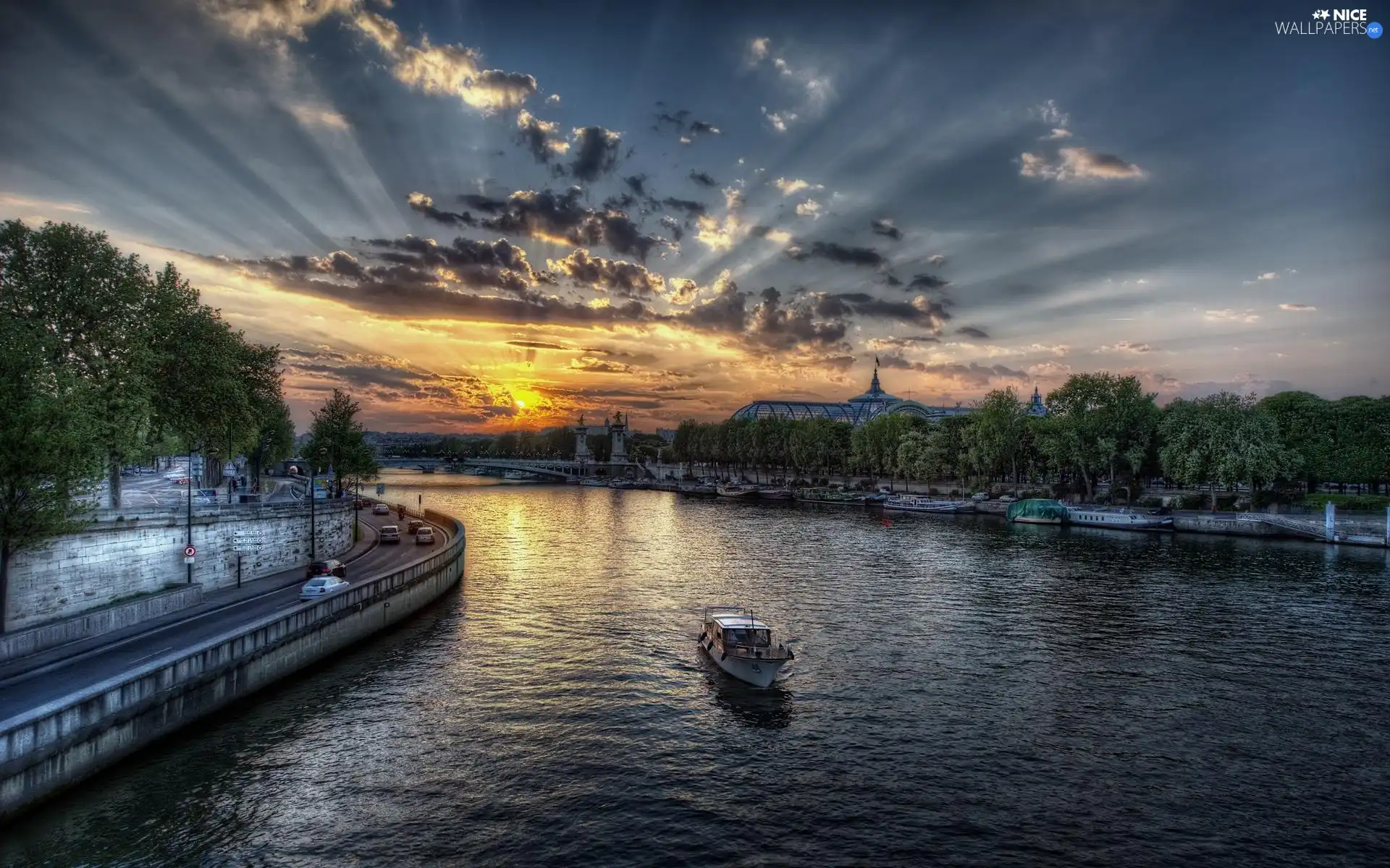 rays of the Sun, River, The ship