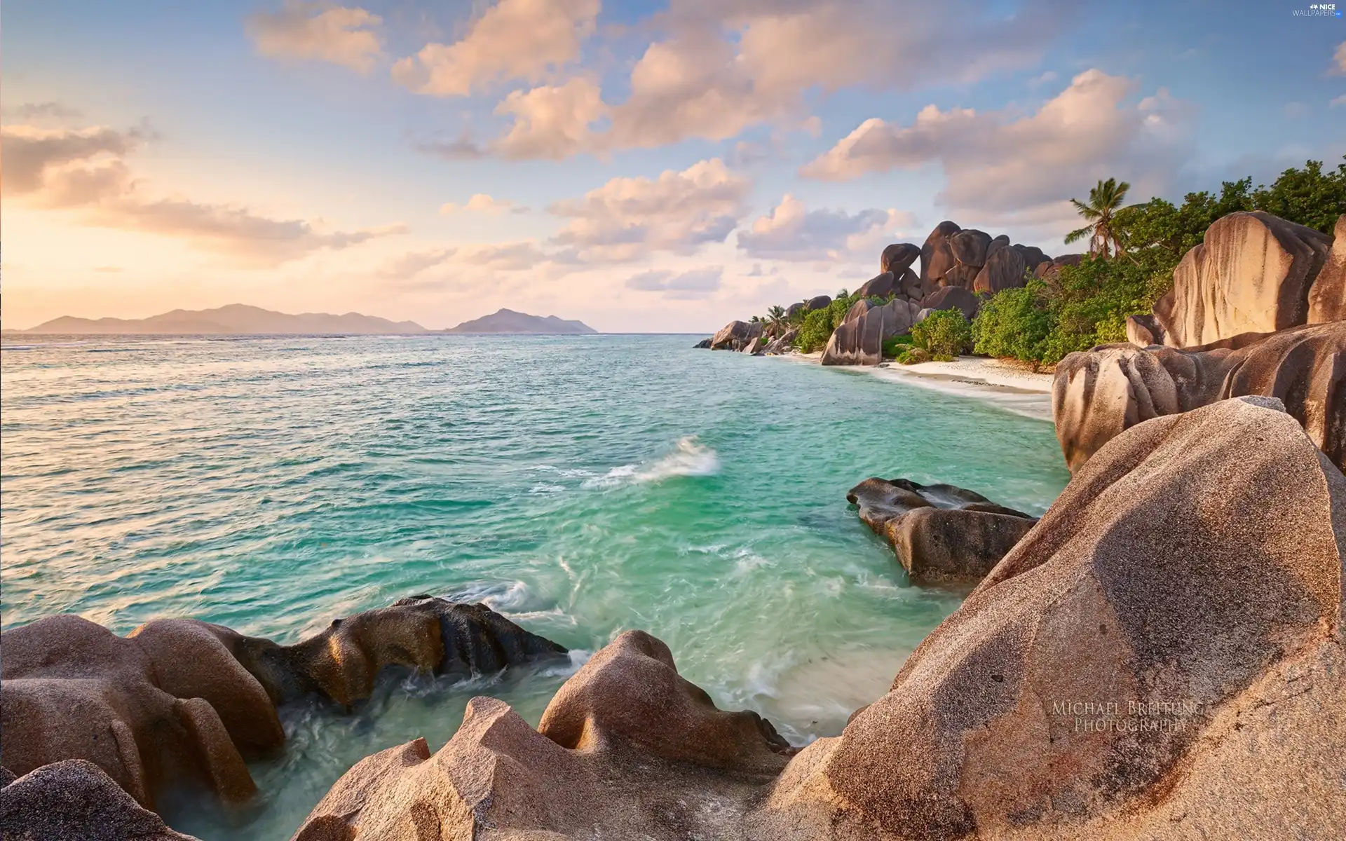 Sky, clouds, sea, rocks, blue