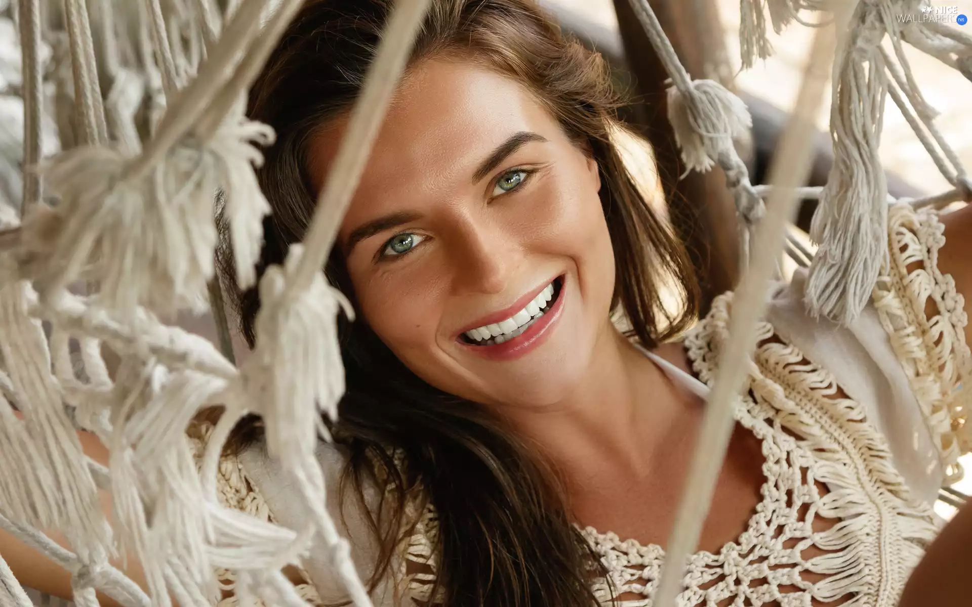 The look, Women, Smile