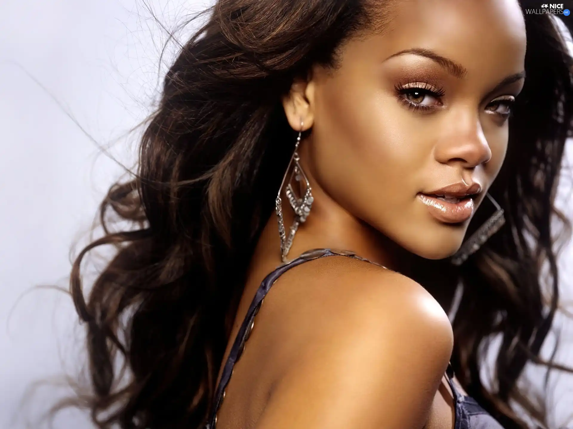 songster, Rihanna, face