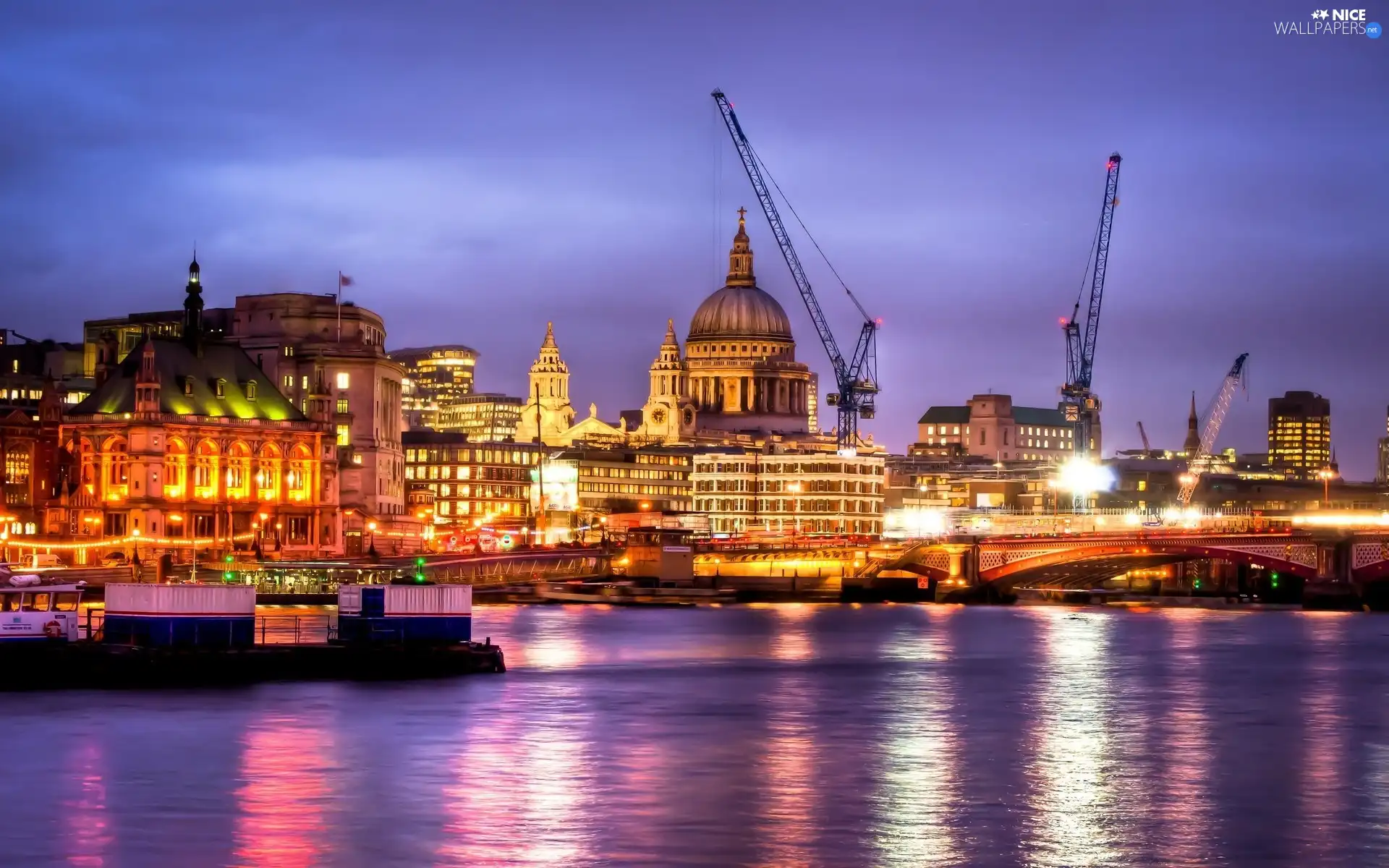 London, chair, St.Pauls