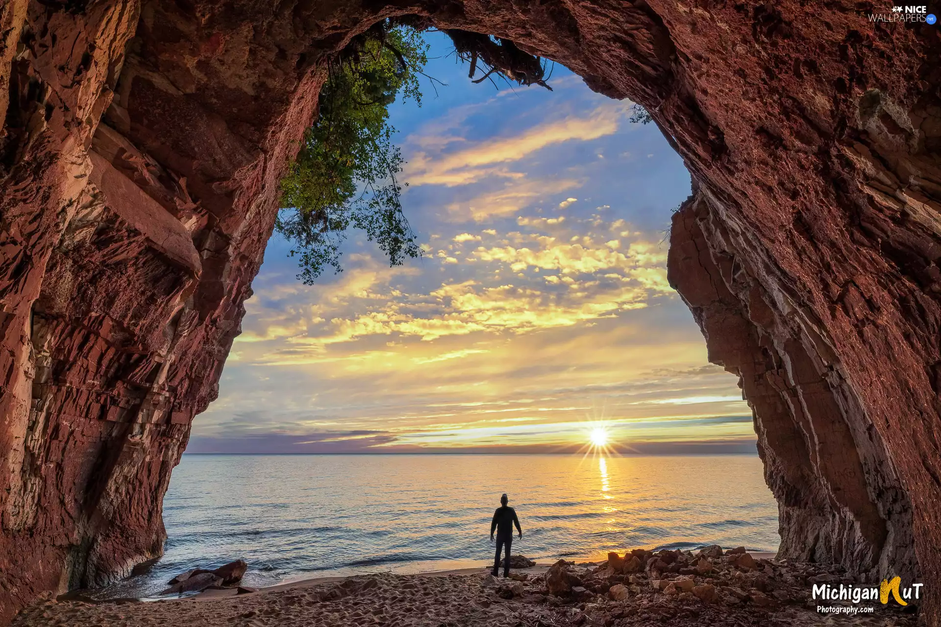 Michigan, The United States, Superior Lake, rocks, Human, Sunrise, trees, branch pics, cave
