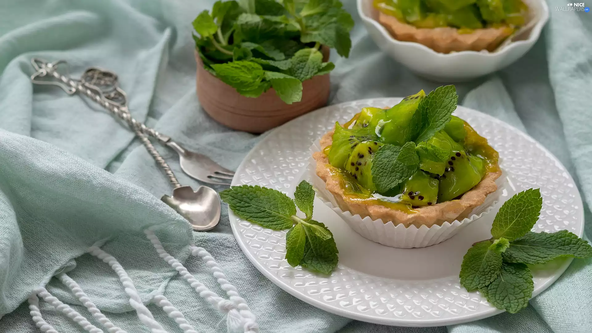 mint, Muffins, teaspoon, stuff, fork, kiwi