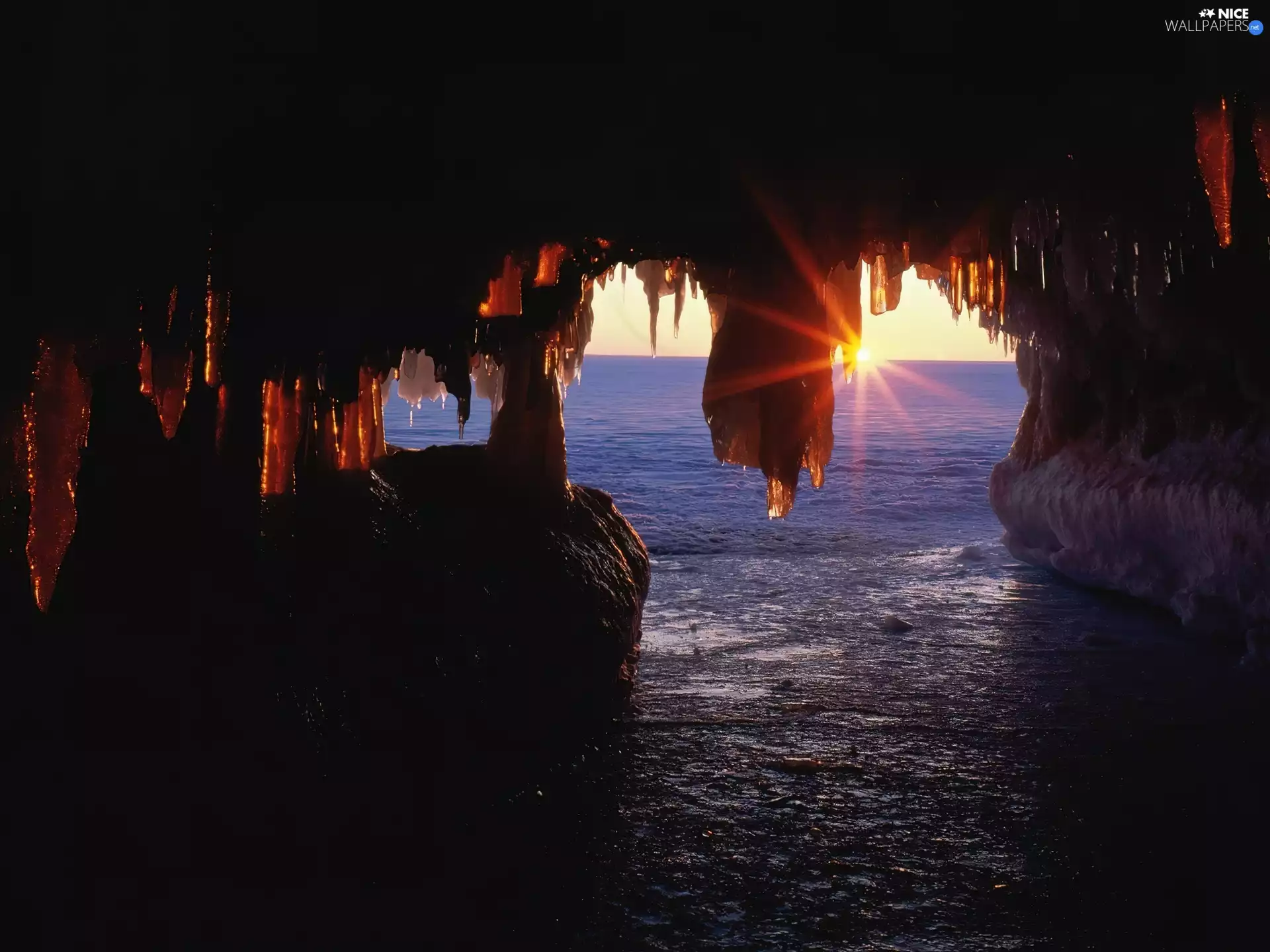 Rising, sun, sea, rays, cave
