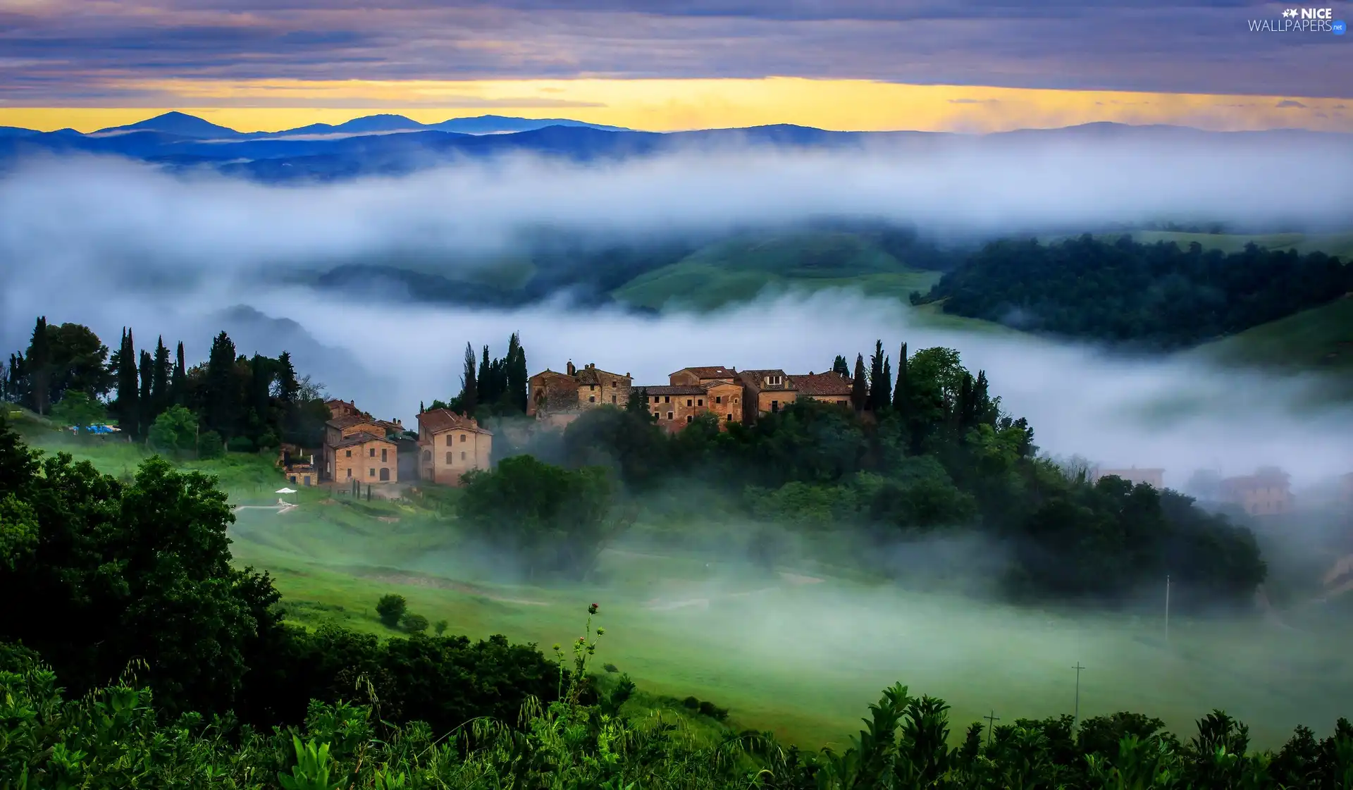 Sunrise, buildings, Italy, Fog, Tuscany