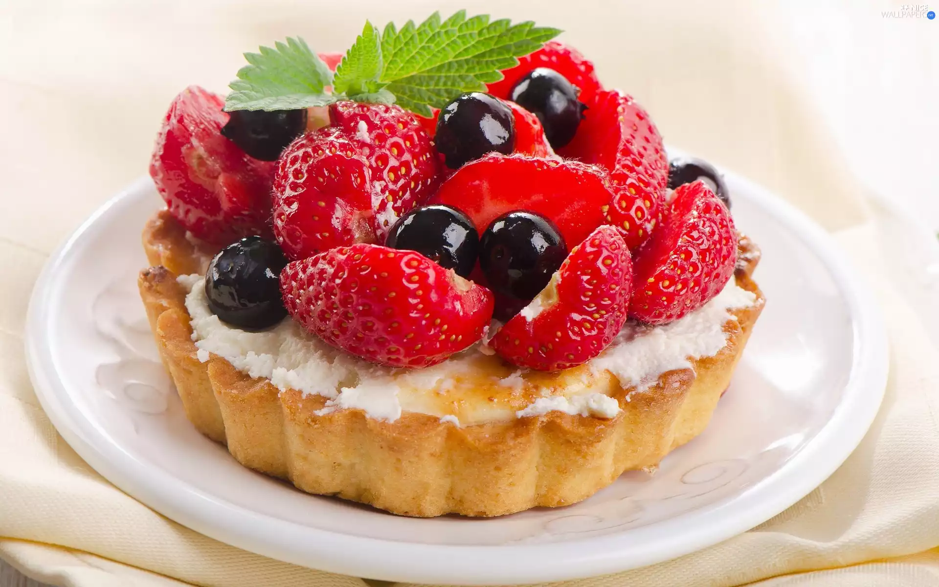 Fruits, strawberries, cakes, Tarts, facial flushing