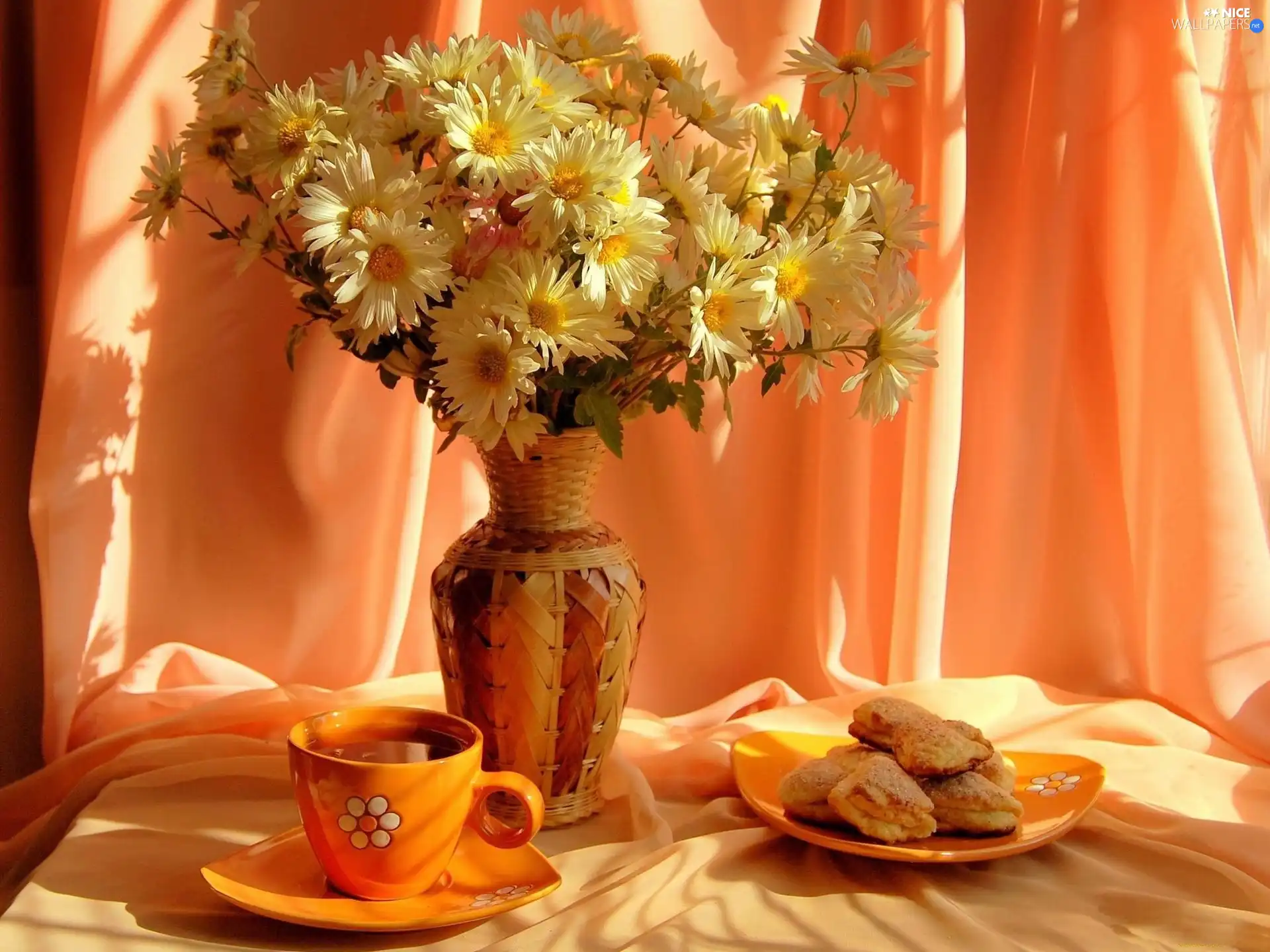 bouquet, Cookies, tea, marguerites