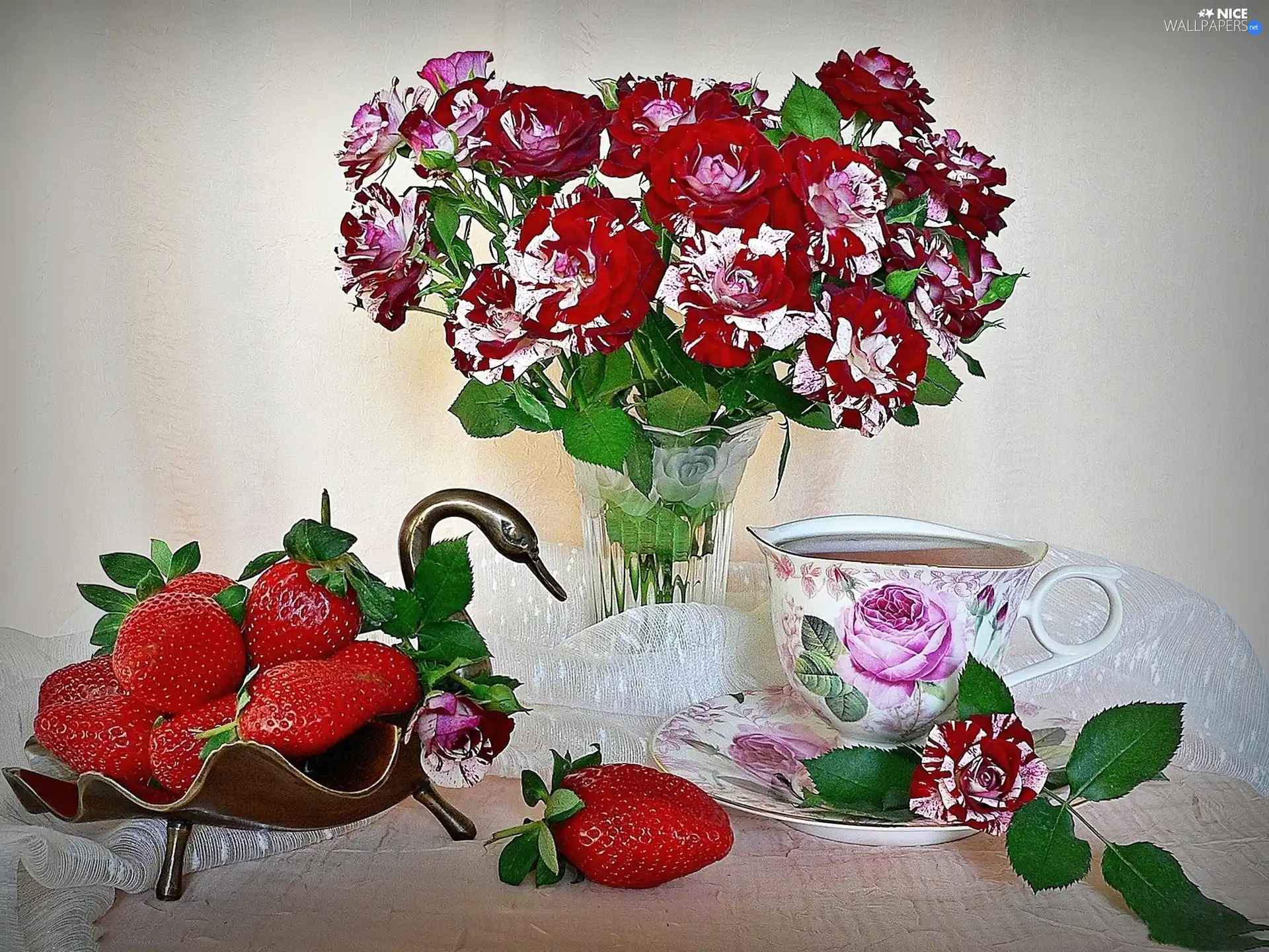 bouquet, strawberries, tea, rouge