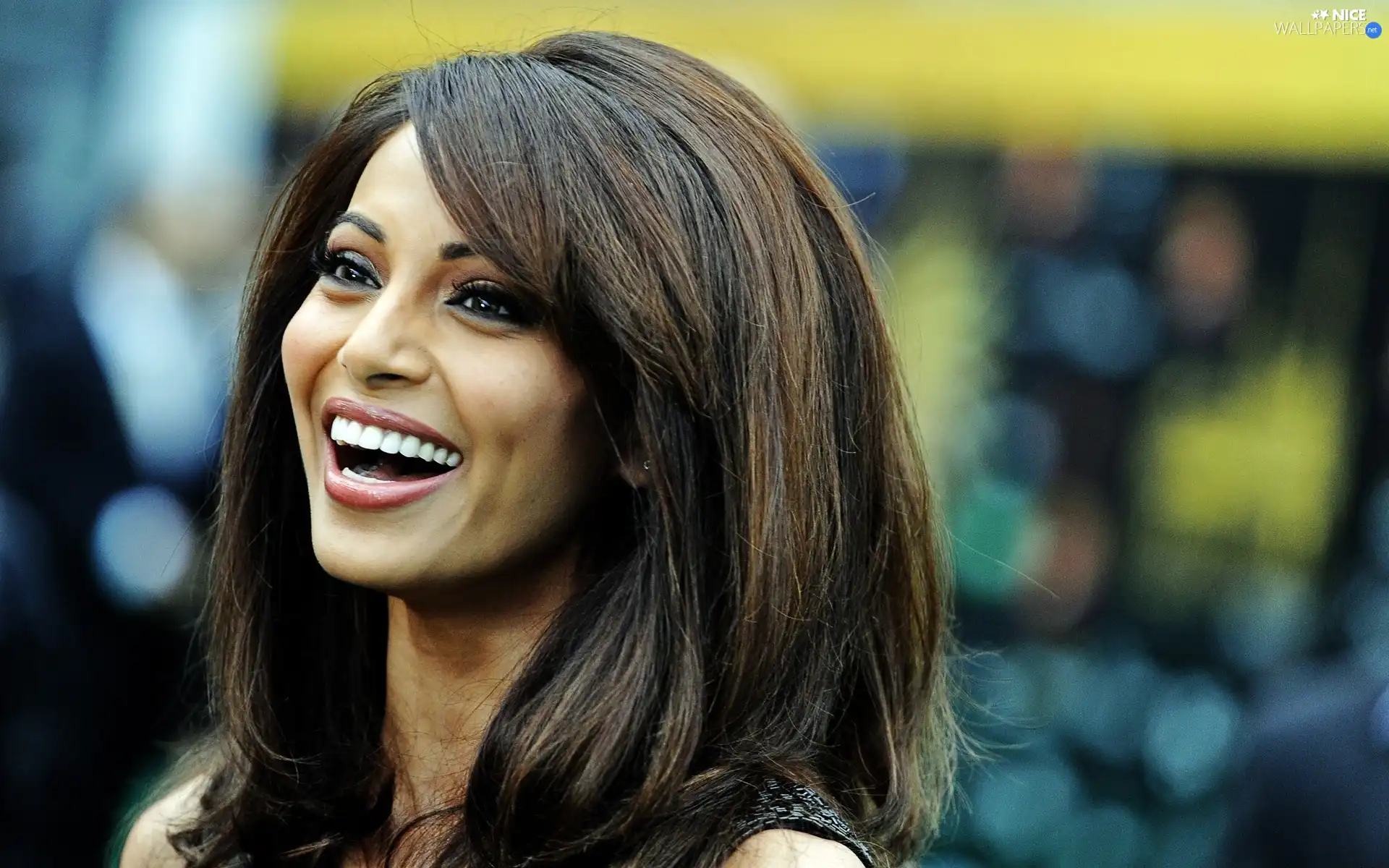 Bipasha Basu, Smile, Teeth, wide