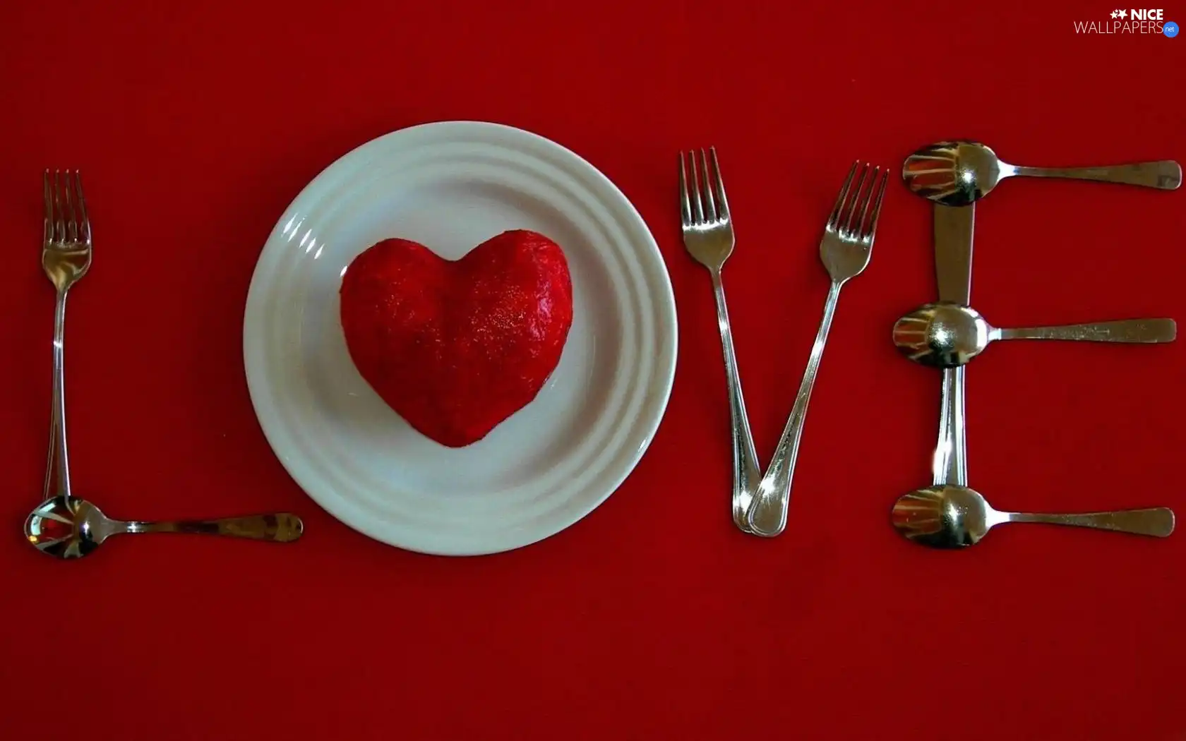 cutlery, Heart, text, plate