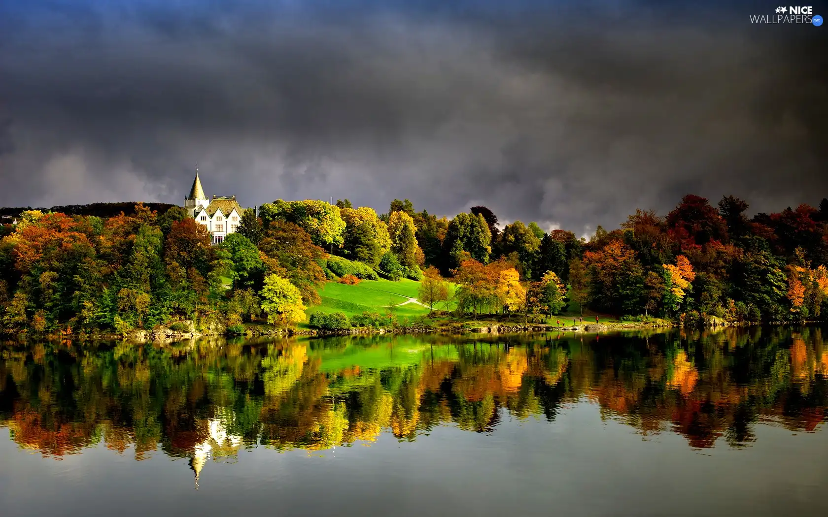 white, View, among, an, autumn, The building, trees