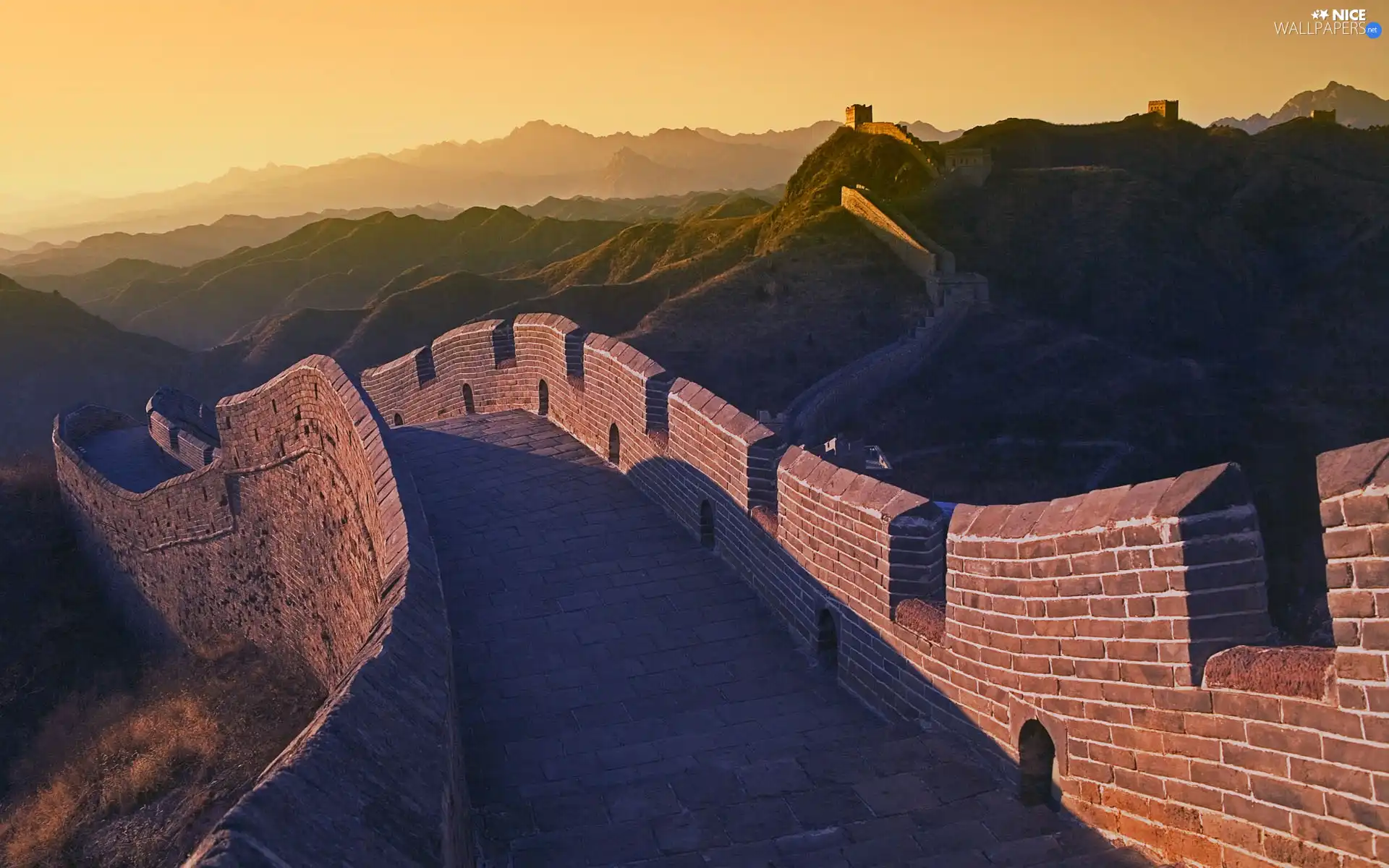 Great Chinese Wall, The Hills