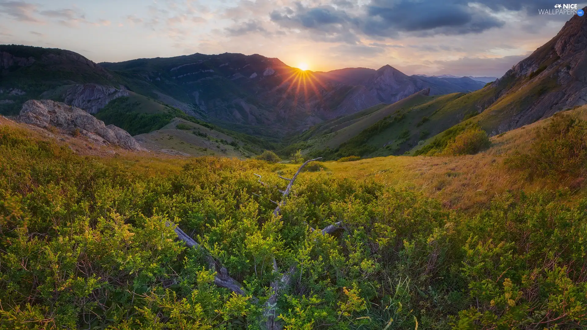 Mountains, rays of the Sun, clouds, VEGETATION