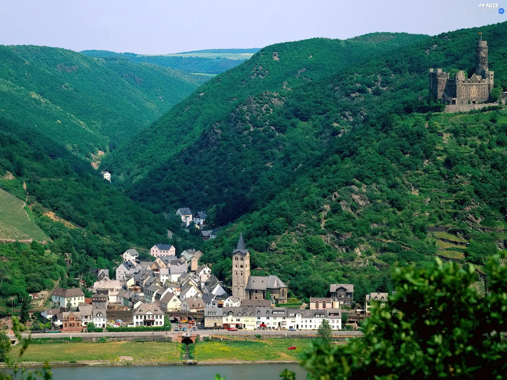 Town, Castle, Valley, charming, Mountains