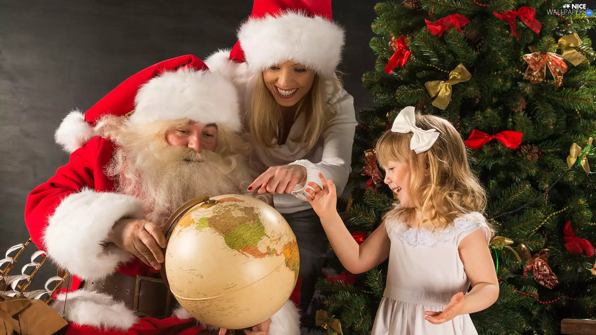 Women, Thanksgiving, christmas tree, globe, girl, Santa