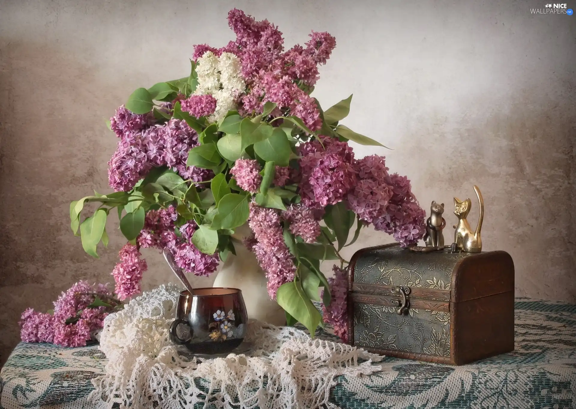 trunk, bouquet, Lilacs
