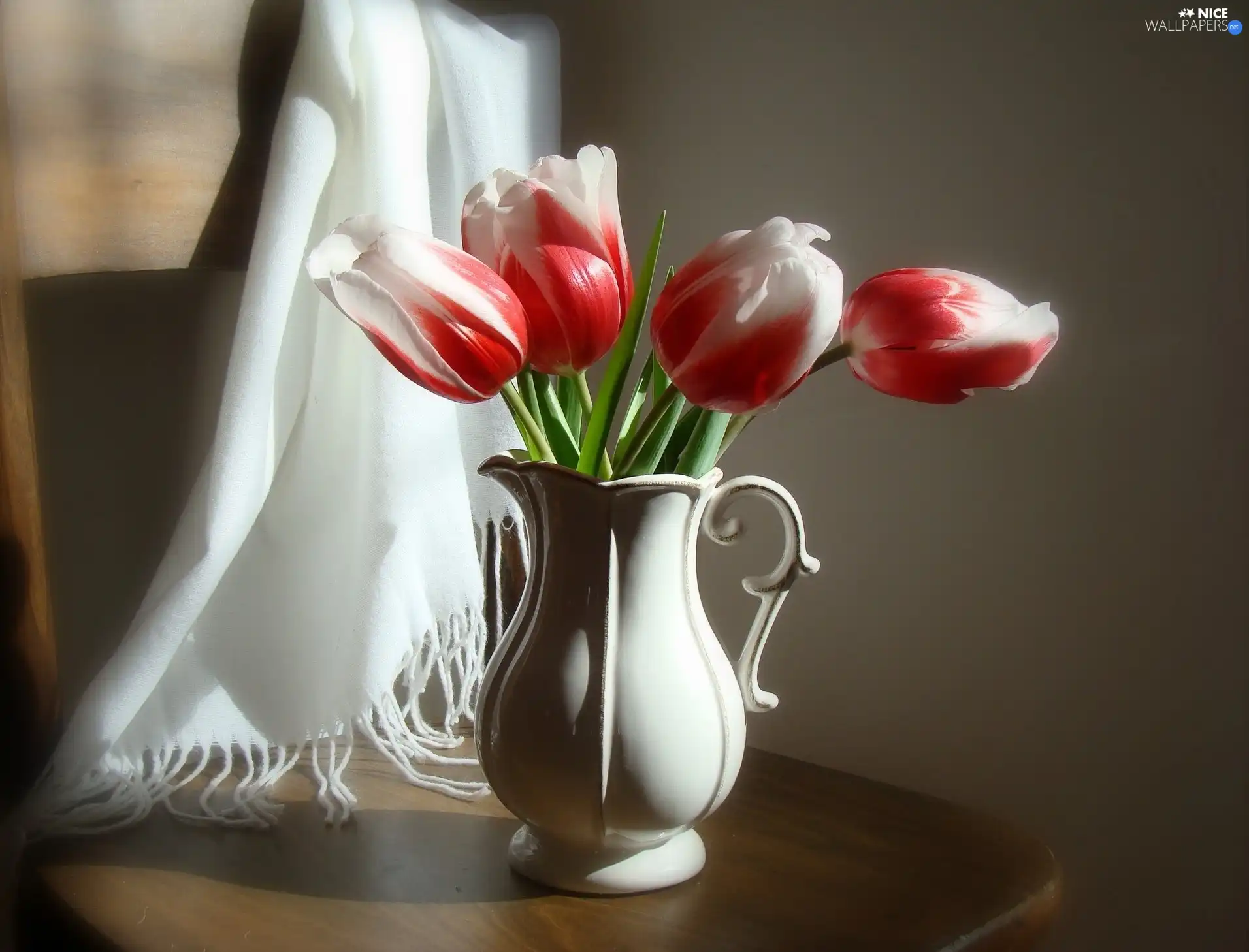 jug, Tulips