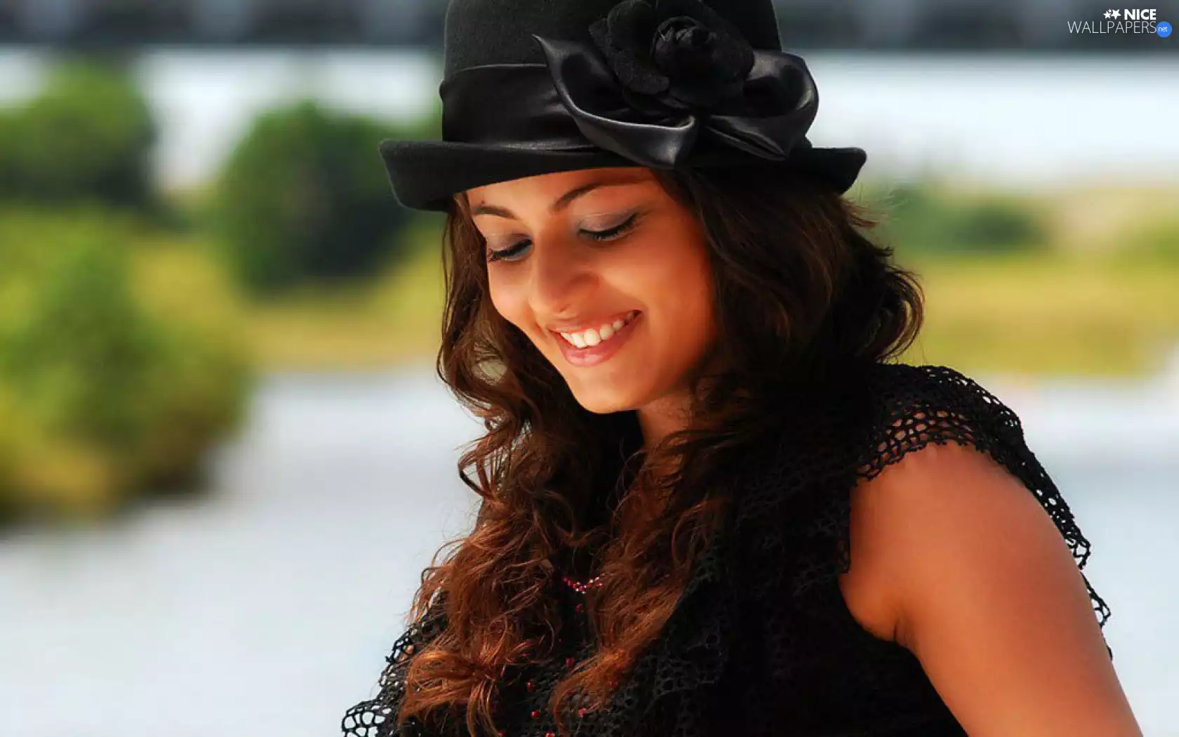 Hat, actress, Sneha Ullal