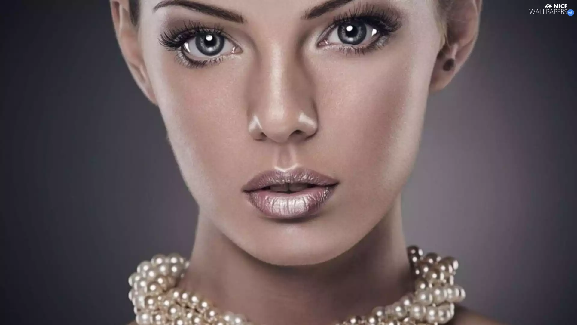 Pearl, Women, make-up