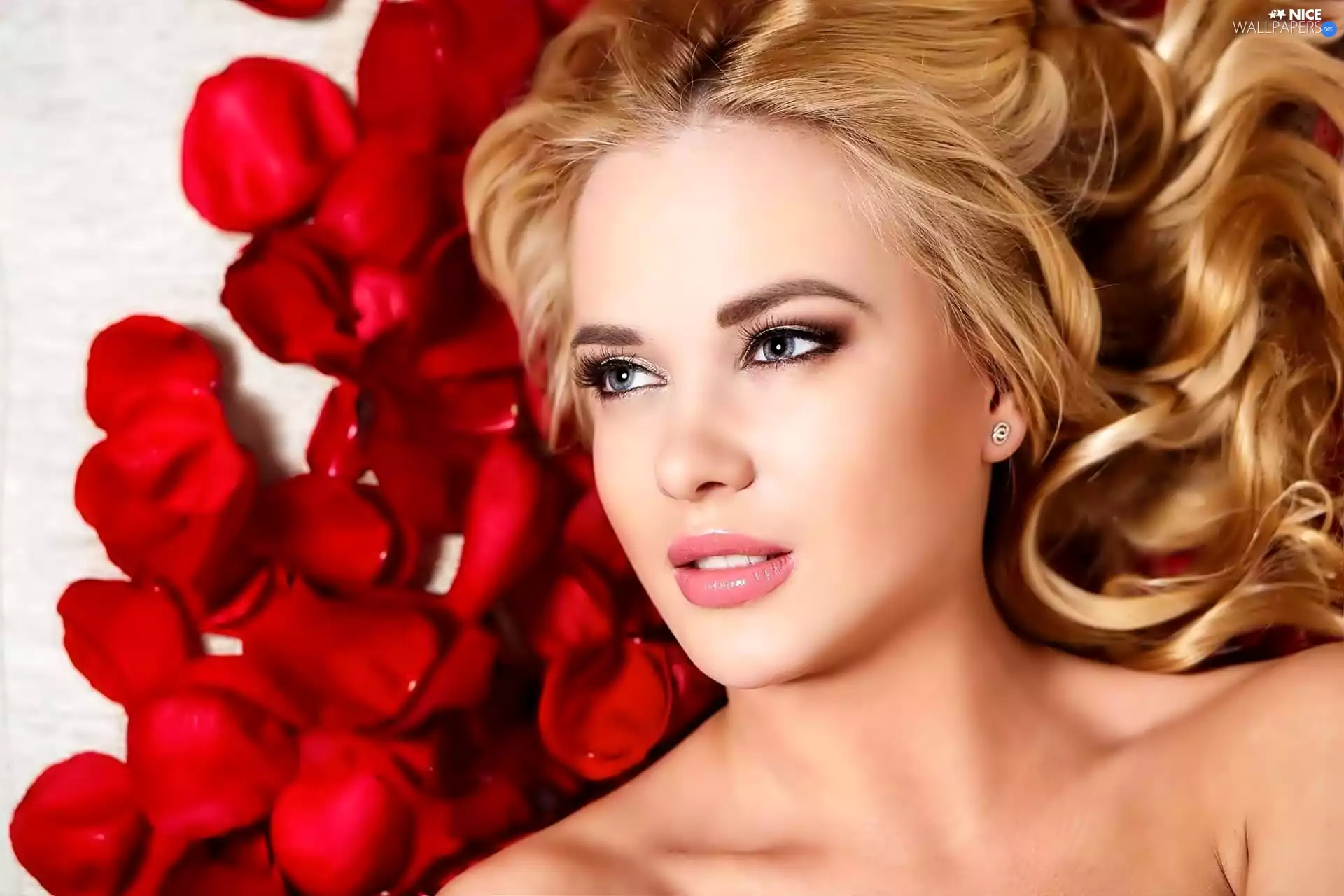 red, rouge, make-up, flakes, Women