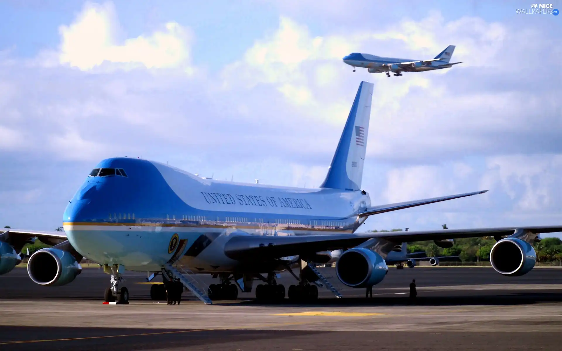 VC-25A Air Force One, Two cars, Boeingi