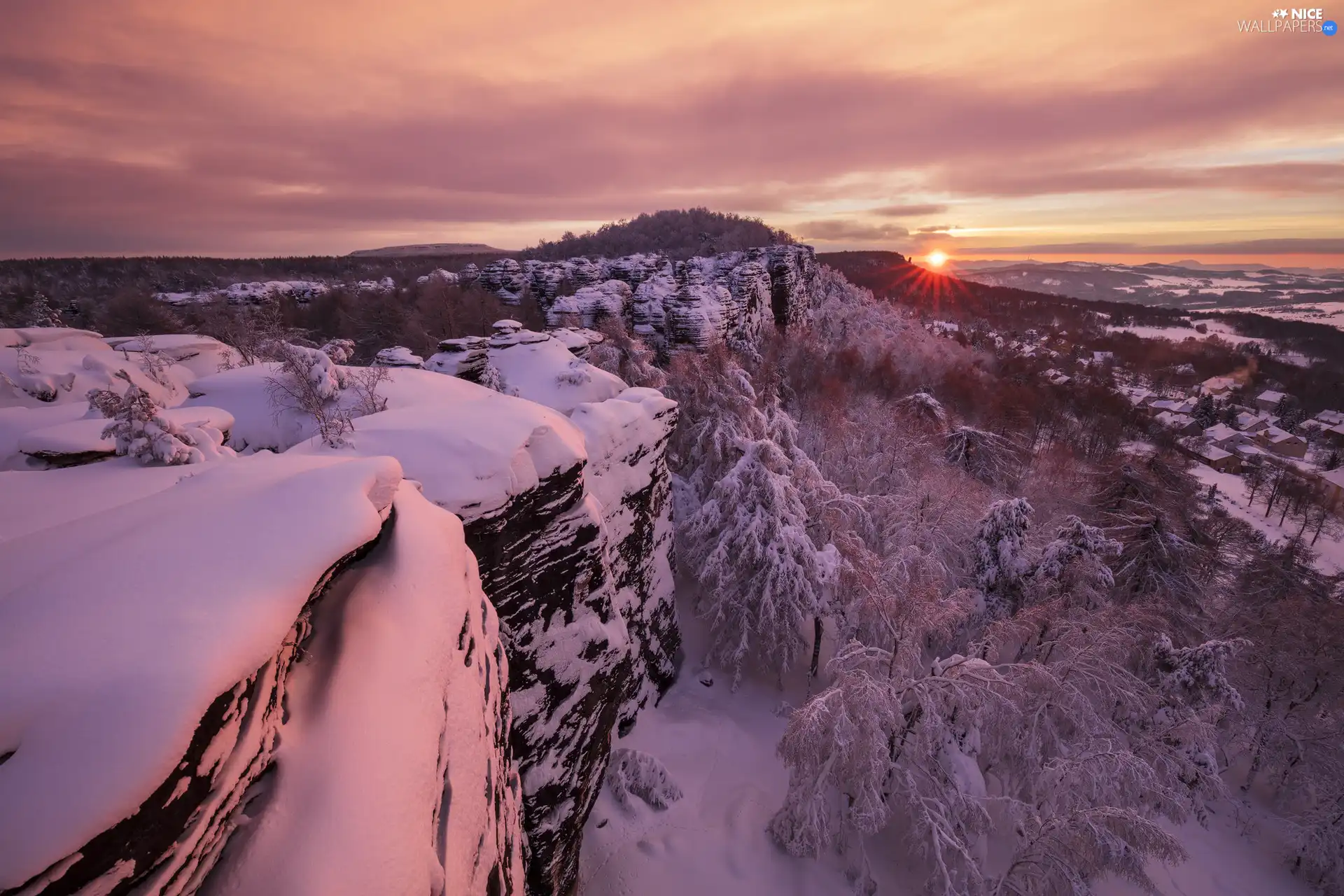 rocks, Mountains, trees, viewes, Great Sunsets, winter, Houses, rays of the Sun, Valley