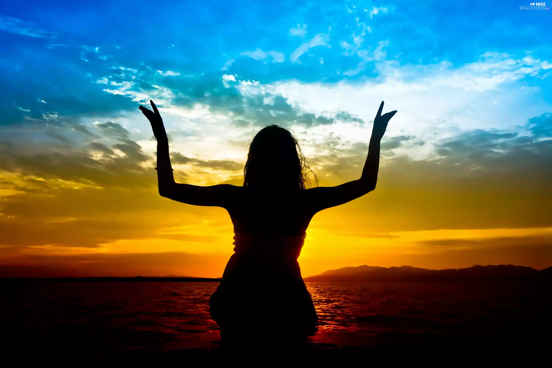 Women, sun, prayer, west