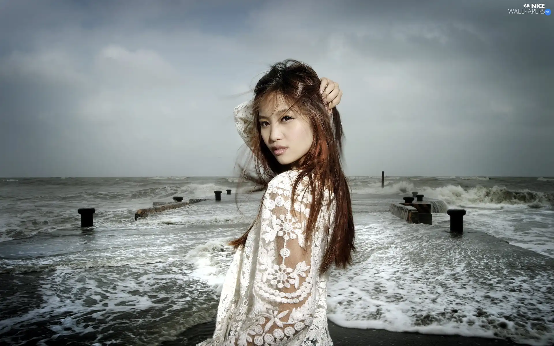 Women, sea, Waves