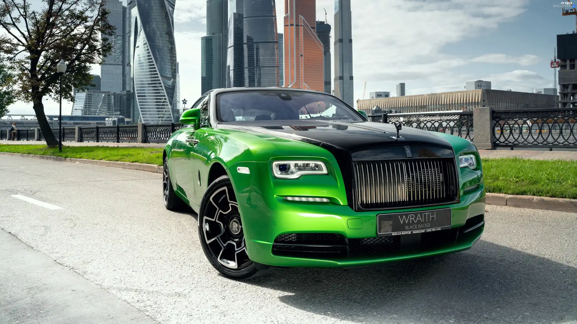 Green, Rolls-Royce Wraith