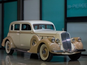 Pierce Arrow Deluxe 8 Touring Sedan