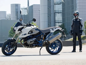 Akrapovic, BMW HP2 Megamoto, exhale