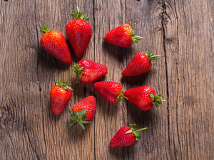 boarding, scattered, strawberries