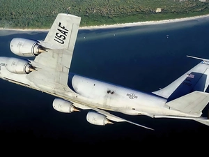 wings, Boeing KC-135R, return