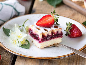 plate, strawberries, boarding, cake