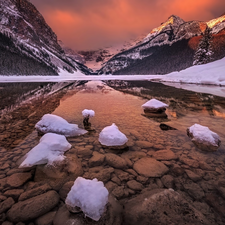 Canada, Banff National Park, winter, Province of Alberta, Lake Louise, Mountains Canadian Rockies, Sunrise