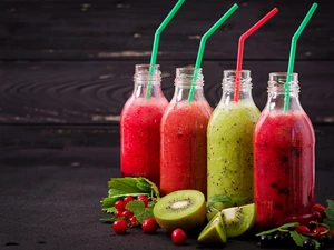 straws, Juices, currants, cherries, kiwi, Bottles