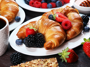 Fruits, breakfast, blueberries, strawberries, raspberries, Cup, coffee, Croissant, croissants, plate, blackberries